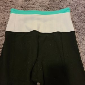 3 for 30$ Lululemon reversible Capri pants